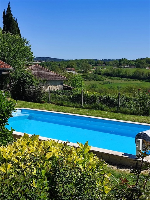 Renoviertes Haus mit Pool und 2 Ferienhäusern in einer schönen Umgebung