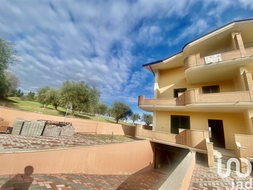 Verkauf Einfamilienhaus / Villa 400 m² - 6 Schlafzimmer - Sant'Omero