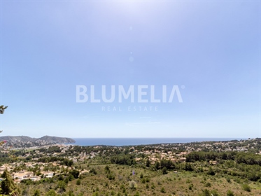 Urban plot with sea views for sale in Moraira