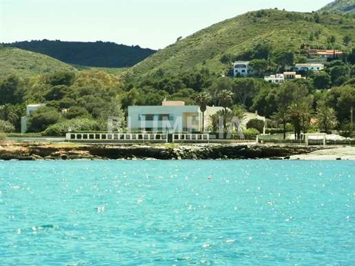 Villa de lujo en 1ª linea de playa en venta en Dénia, Alicante