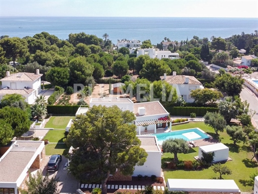 Villa estilo ibicenco a 80 metros de la playa de Las Rotas en venta en Denia