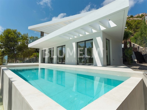 Nieuwbouw luxe villa met zeezicht te koop in Altea Hills
