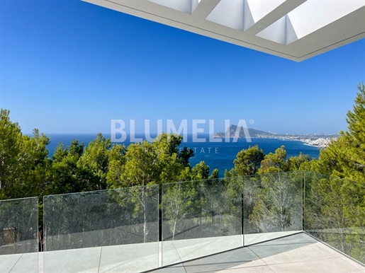 Nieuwbouw luxe villa met zeezicht te koop in Altea Hills