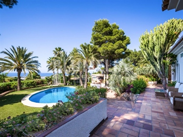 Mediterrane villa met uitzicht op zee te koop in Denia