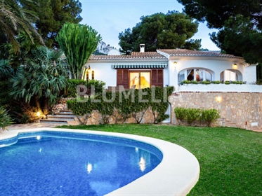 Mediterranean-Style villa with sea views for sale in Denia