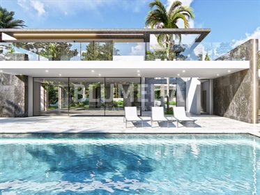 Luxe villa in project 100 meter van de zee te koop in Dénia