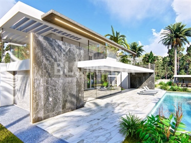 Luxe villa in project 100 meter van de zee te koop in Dénia