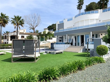 Luxe 5-kamer villa met uitzicht op zee te koop in Javea