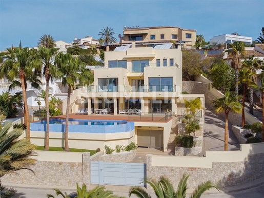 Villa de luxe avec vue sur la mer et spa privé à vendre à Moraira
