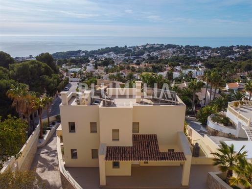 Villa de lujo con vistas al mar y spa privado en venta en Moraira