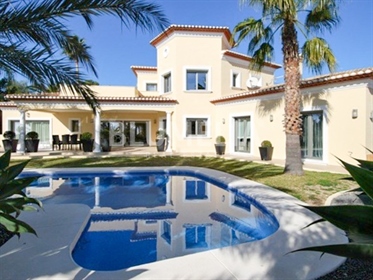 4 Bedroom Villa with Sea Views for sale in Benissa