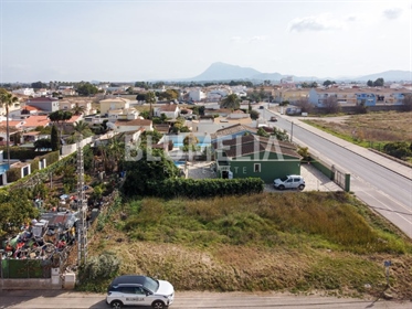 Nach Süden ausgerichtetes Stadtgrundstück zum Verkauf in Els Poblets