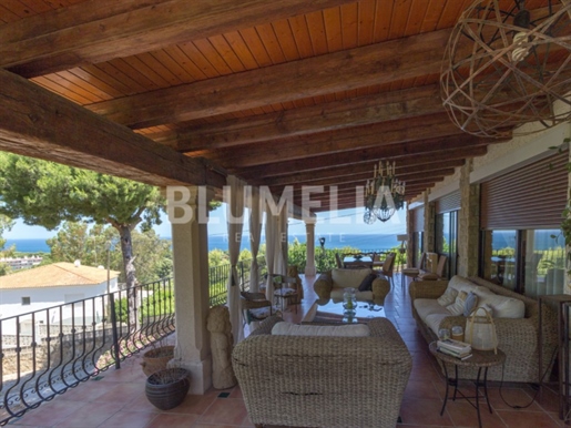 Mediterranean villa with sea views for sale in Las Rotas, Dénia