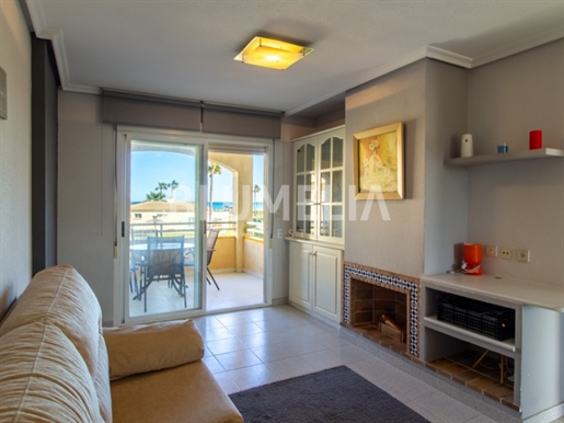 Apartamento en 1ª línea de playa con vistas al mar en venta en Dénia