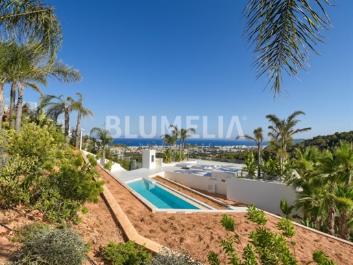 Villa de lujo de obra nueva con vistas al mar en venta en Ibiza