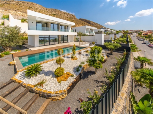 Gloednieuwe luxe villa met zeezicht te koop in Finestrat, Benidorm