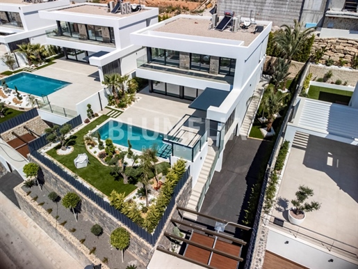 Gloednieuwe luxe villa met zeezicht te koop in Finestrat, Benidorm
