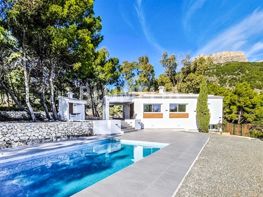 Villa méditerranéenne de construction neuve avec 4.600 m2 à vendre à Calpe