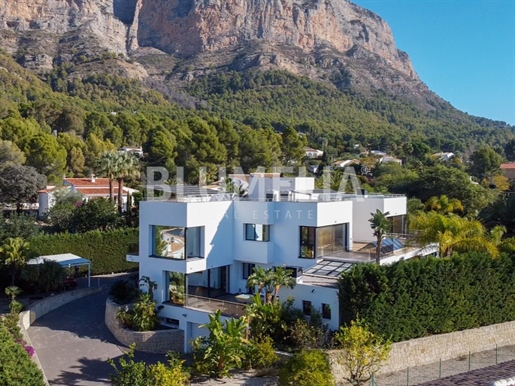 Moderne luxe villa met panoramisch uitzicht te koop in Javea