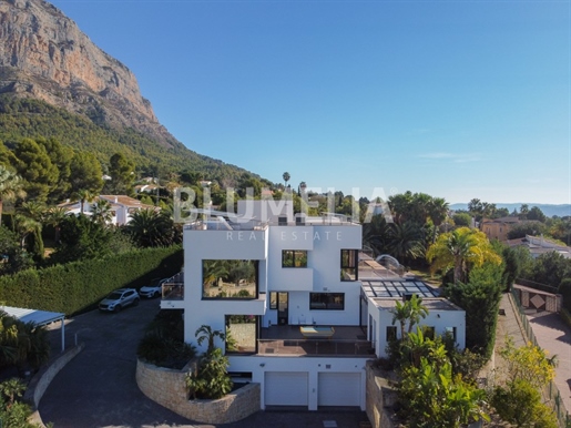 Villa de luxe moderne avec vue panoramique à vendre à Javea