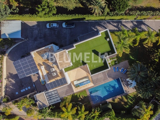 Moderne luxe villa met panoramisch uitzicht te koop in Javea