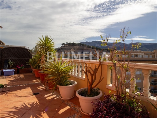 Penthouse on the 1st line of the beach with sea views for sale in Dénia