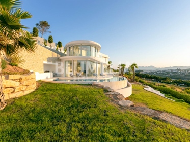 Villa de luxe exclusive avec vue panoramique à vendre à Jávea