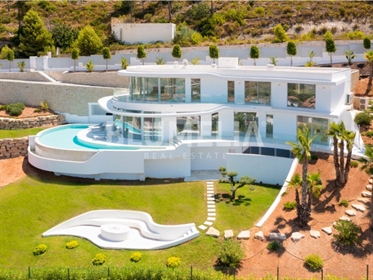 Villa de luxe exclusive avec vue panoramique à vendre à Jávea