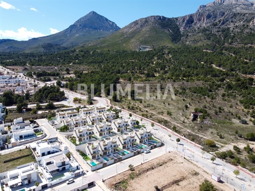 Modern semi-detached villas with sea views for sale in Polop
