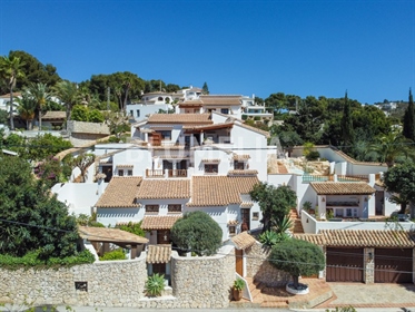 Ibiza-Villa met uitzicht op zee in de wijk Paichi in Moraira