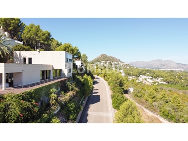 Avant-Garde stijl villa met uitzicht op zee te koop in La Sella in Denia