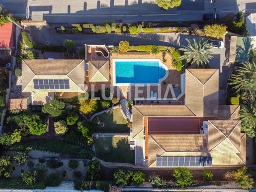Especial villa mediterránea de lujo con vistas al mar en venta en Denia