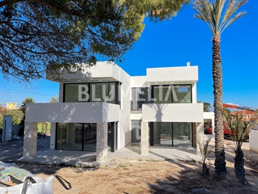 Moderne Luxusvilla mit 1.680 m2 Grundstück zum Verkauf in Alicante