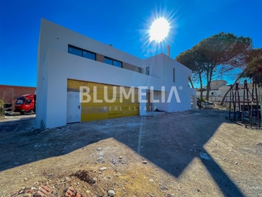 Moderna villa de lujo con 1.680 m2 de parcela en venta en Alicante