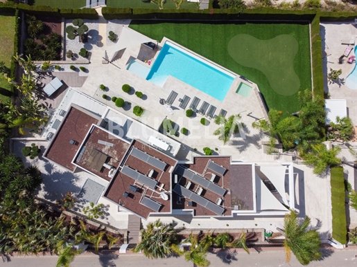 Exclusiva villa de lujo de estilo moderno en venta en Javea