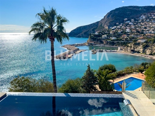 Luxury villa on the 1st line of the beach for sale in Calpe