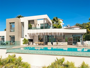 Nieuwe luxe villa naast het stadscentrum te koop in Calpe