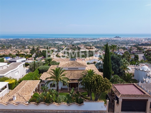 Exclusive luxury villa with sea views for sale in Denia