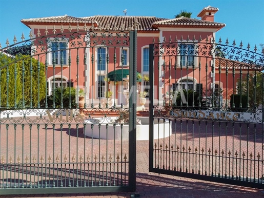 Villa de luxe classique orientée plein sud à vendre à Javea