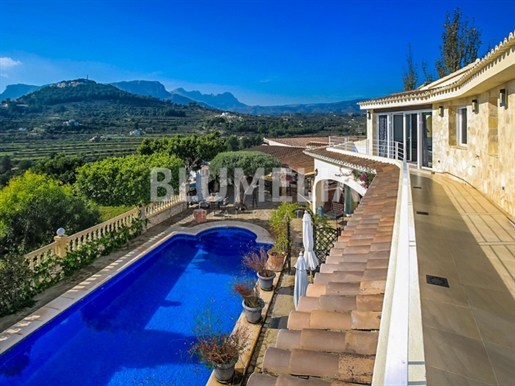 Villa de style méditerranéen à vendre à La Empedrola, Calpe