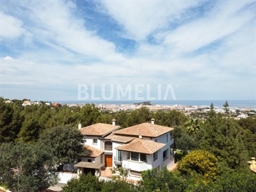 6 bedroom Mediterranean villa with sea views for sale in Denia