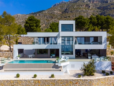 Luxe villa met 360º zeezicht te koop in de Sierra de Altea