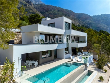 Luxury villa with 360º sea views for sale in the Sierra de Altea