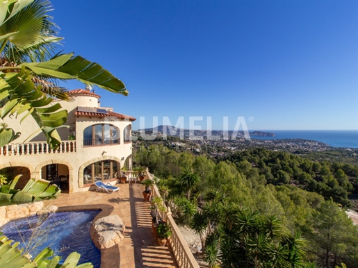 Mediterrane Villa mit Panoramablick auf das Meer zum Verkauf in Benissa