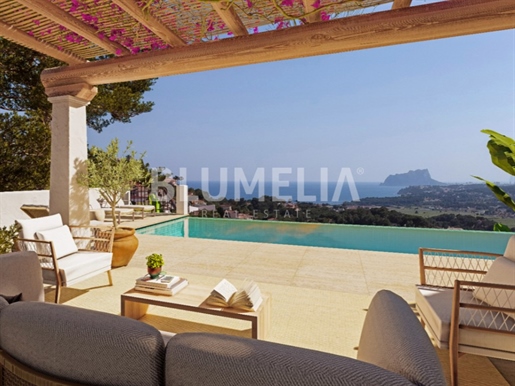 Ibizan stijl villa met uitzicht op zee te koop in Moraira