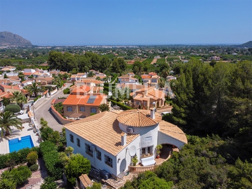 Villa con vistas a la montaña y al mar en venta en Pedreguer