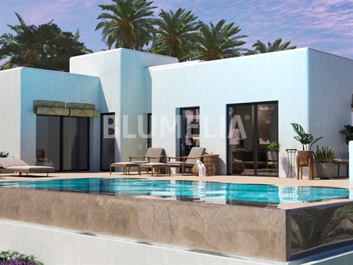 Villa in Ibiza-stijl met zeezicht te koop in Moraira
