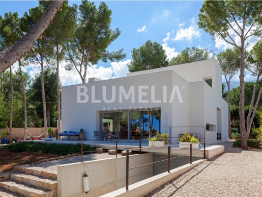 Villa in Ibiza-stijl op 500 meter van de zee te koop in Dénia