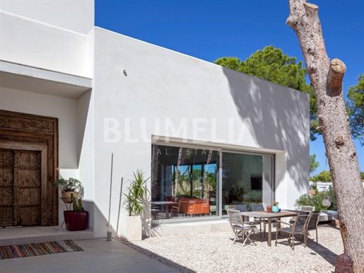 Villa de estilo ibizenco a 500 metros del mar en venta en Dénia