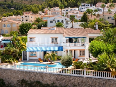 Mediterrane villa met panoramisch uitzicht te koop in Benitachell